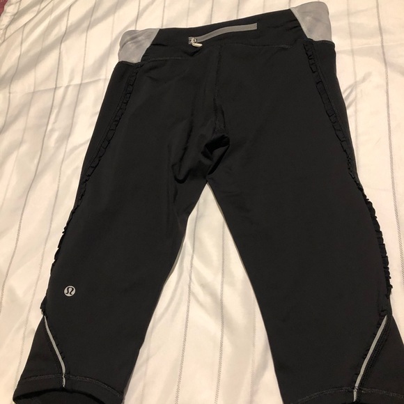 Lululemon Crop - Picture 1 of 4